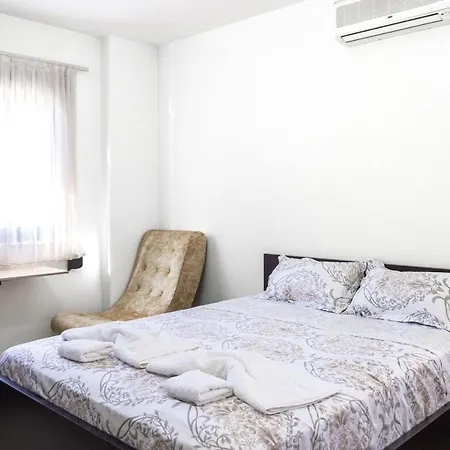 Center Two Private Bedrooms Near Scanderbeg Square On Shared Kwatera prywatna *
