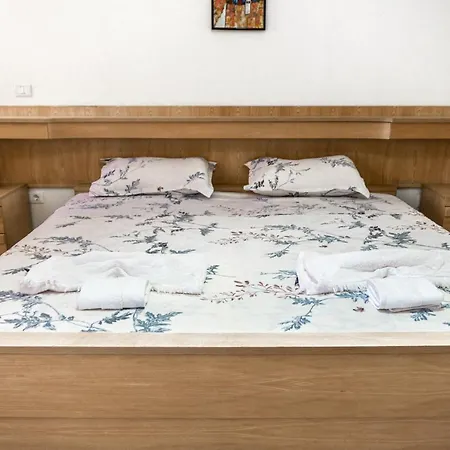 Center Two Private Bedrooms Near Scanderbeg Square On Shared