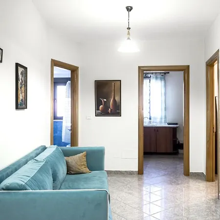 Kwatera prywatna Center Two Private Bedrooms Near Scanderbeg Square On Shared *