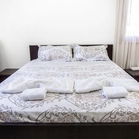 Center Two Private Bedrooms Near Scanderbeg Square On Shared Habitación en casa particular *
