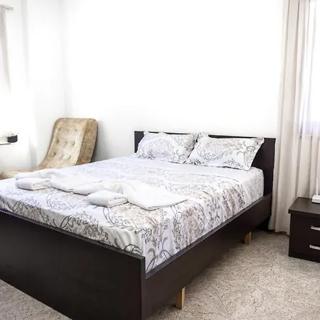 Center Two Private Bedrooms Near Scanderbeg Square On Shared