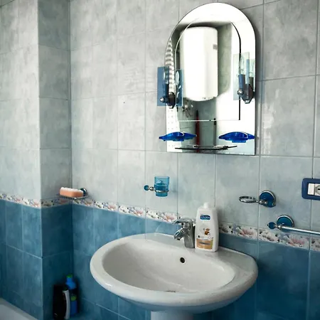 Center Two Private Bedrooms Near Scanderbeg Square On Shared * 地拉那