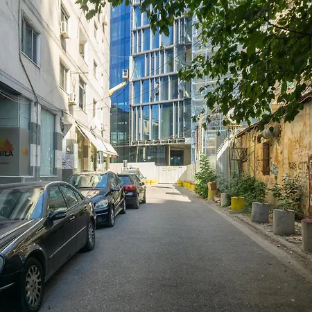 Δωμάτια σε οικογενειακή κατοικία Center Two Private Bedrooms Near Scanderbeg Square On Shared Τίρανα