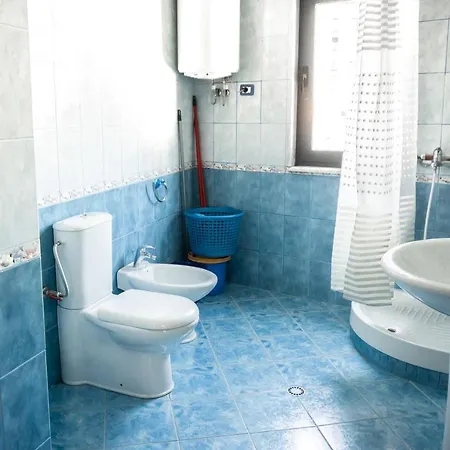 Center Two Private Bedrooms Near Scanderbeg Square On Shared Проживание в семье Тирана