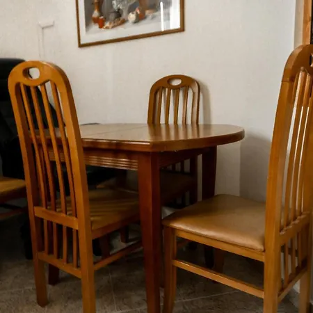 Center Two Private Bedrooms Near Scanderbeg Square On Shared Δωμάτια σε οικογενειακή κατοικία *