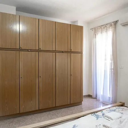 Center Two Private Bedrooms Near Scanderbeg Square On Shared * Тирана