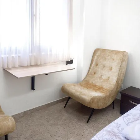 Center Two Private Bedrooms Near Scanderbeg Square On Shared Ubytování v soukromí Tirana