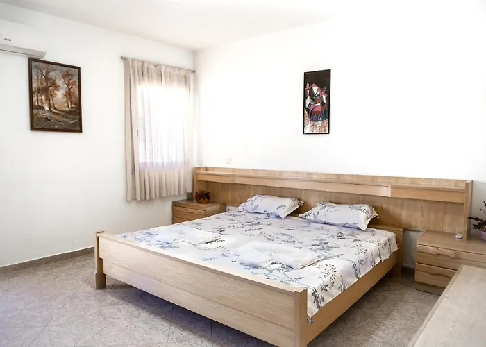 Ubytování v soukromí Center Two Private Bedrooms Near Scanderbeg Square On Shared