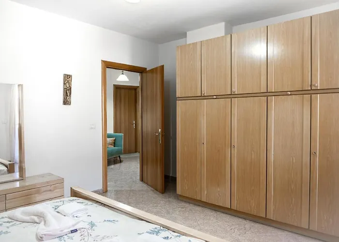 Ubytování v soukromí Center Two Private Bedrooms Near Scanderbeg Square On Shared Tirana