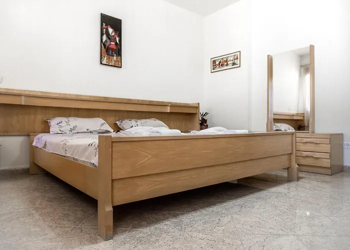 Ubytování v soukromí Center Two Private Bedrooms Near Scanderbeg Square On Shared Tirana
