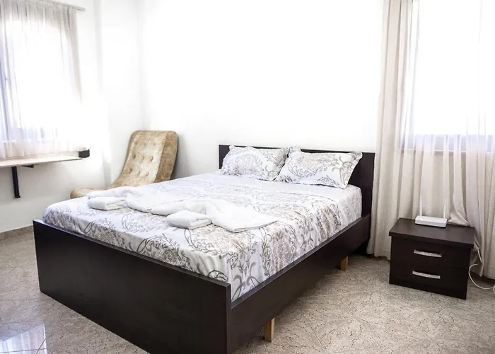 Center Two Private Bedrooms Near Scanderbeg Square On Shared