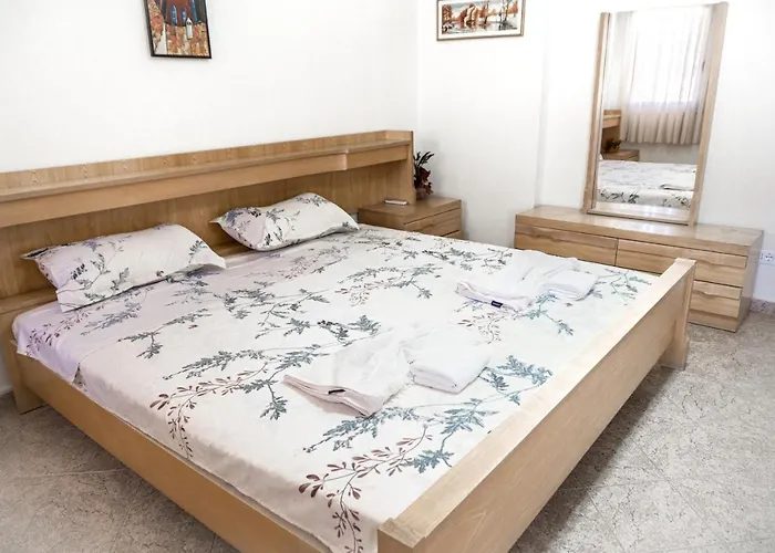 Ubytování v soukromí Center Two Private Bedrooms Near Scanderbeg Square On Shared