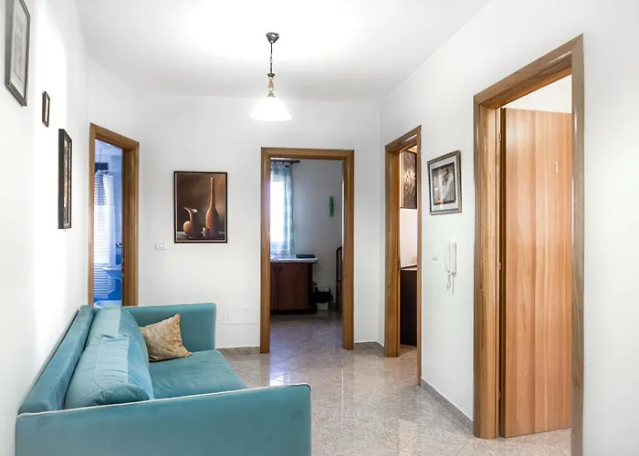 Ubytování v soukromí Center Two Private Bedrooms Near Scanderbeg Square On Shared Tirana